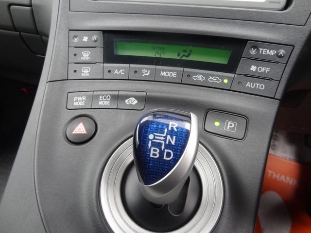 プリウス S 踏み間違い防止装置 スマートキー Pスタート バックカメラ 純正AW 純正SDナビ ステリモ ETC Fフォグ オートライト オートエアコン(26枚目)