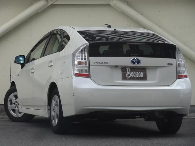 プリウス Ｓ　スマートキー　Ｐスタート　純正ＡＷ　純正ＨＤＤナビ　バックカメラ　フロントカメラ　Ｂｌｕｅｔｏｏｔｈ　ＣＤ　ＤＶＤフルセグ　ＥＴＣ　オートライト　オートエアコン　Ｆフォグ　ステリモ（5枚目）