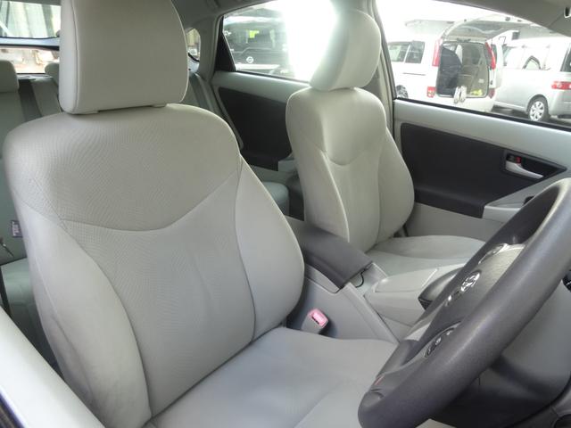 プリウス Ｓ　スマートキー　Ｐスタート　純正ＡＷ　純正ＨＤＤナビ　バックカメラ　フロントカメラ　Ｂｌｕｅｔｏｏｔｈ　ＣＤ　ＤＶＤフルセグ　ＥＴＣ　オートライト　オートエアコン　Ｆフォグ　ステリモ（9枚目）