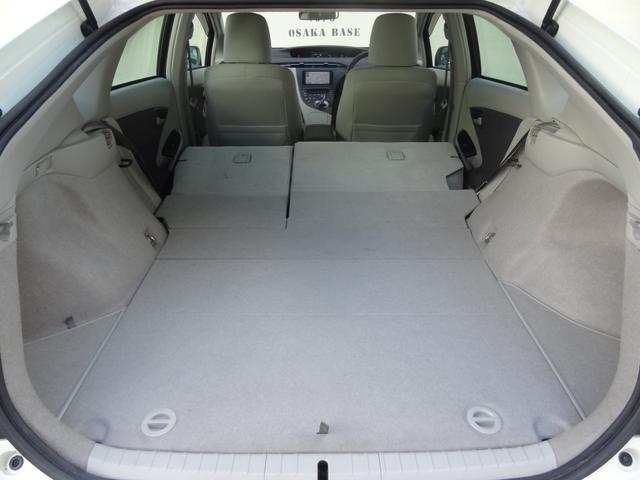 プリウス Ｓ　スマートキー　Ｐスタート　純正ＡＷ　純正ＨＤＤナビ　バックカメラ　フロントカメラ　Ｂｌｕｅｔｏｏｔｈ　ＣＤ　ＤＶＤフルセグ　ＥＴＣ　オートライト　オートエアコン　Ｆフォグ　ステリモ（12枚目）