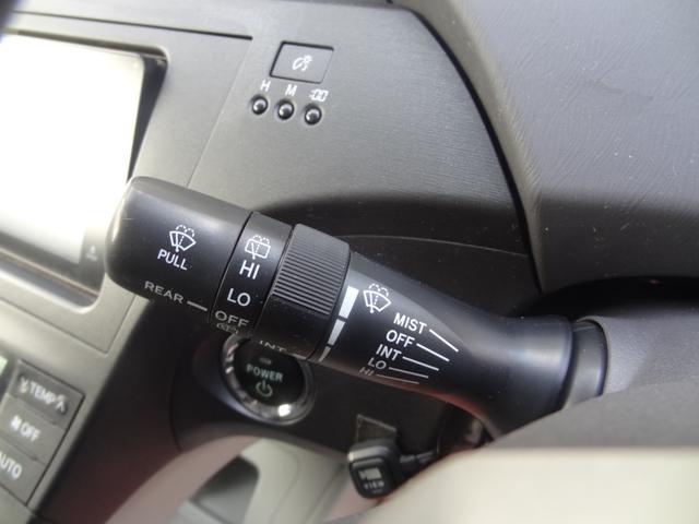 プリウス Ｓ　スマートキー　Ｐスタート　純正ＡＷ　純正ＨＤＤナビ　バックカメラ　フロントカメラ　Ｂｌｕｅｔｏｏｔｈ　ＣＤ　ＤＶＤフルセグ　ＥＴＣ　オートライト　オートエアコン　Ｆフォグ　ステリモ（16枚目）