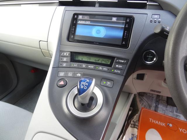 プリウス Ｓ　スマートキー　Ｐスタート　純正ＡＷ　純正ＨＤＤナビ　バックカメラ　フロントカメラ　Ｂｌｕｅｔｏｏｔｈ　ＣＤ　ＤＶＤフルセグ　ＥＴＣ　オートライト　オートエアコン　Ｆフォグ　ステリモ（18枚目）