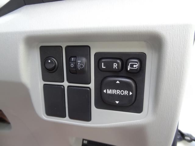 プリウス Ｓ　スマートキー　Ｐスタート　純正ＡＷ　純正ＨＤＤナビ　バックカメラ　フロントカメラ　Ｂｌｕｅｔｏｏｔｈ　ＣＤ　ＤＶＤフルセグ　ＥＴＣ　オートライト　オートエアコン　Ｆフォグ　ステリモ（24枚目）