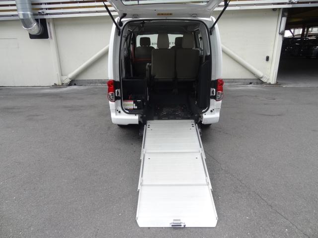 ＮＶ２００バネットワゴン 　８ナンバー　福祉車両　スローパー　車椅子１台　左側オートステップ　補助席１個　６人乗り　両側スライド　ＡＭＦＭラジオオーディオ　レベライザー　ＡＢＳ（8枚目）