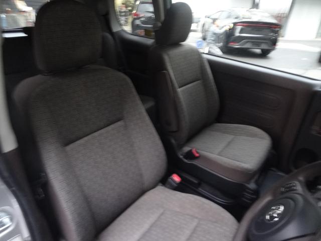 ポルテ 　助手席リフトアップシート車　Ａタイプ　手動車いす用収納装置＜電動式＞なし　左側パワースライドドア　ステアリングリモコン　フロントフォグ　純正オーディオ　電動格納ミラー（11枚目）