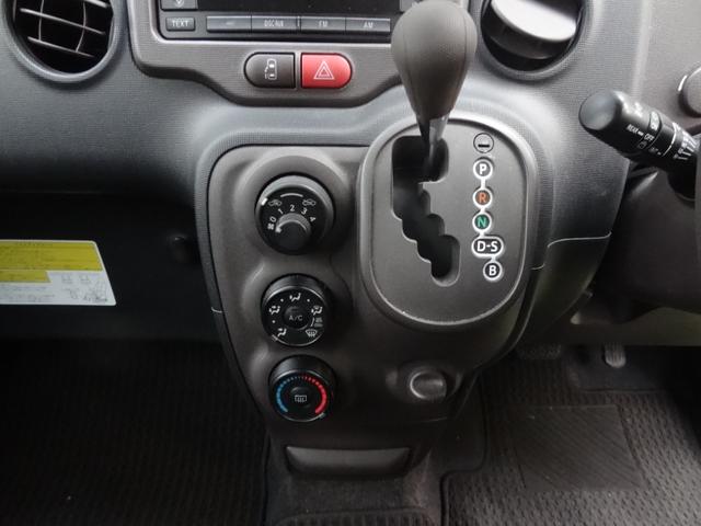 ポルテ 　助手席リフトアップシート車　Ａタイプ　手動車いす用収納装置＜電動式＞なし　左側パワースライドドア　ステアリングリモコン　フロントフォグ　純正オーディオ　電動格納ミラー（25枚目）