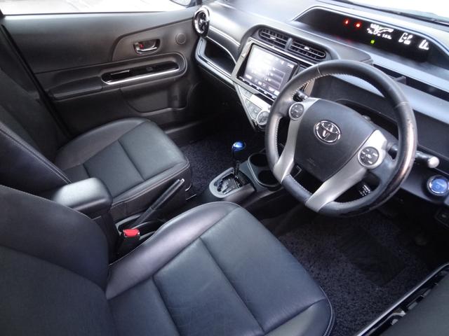 アクア Ｇブラックソフトレザーセレクション　合皮レザー　ＴＳＳ（衝突軽減・レーンアシスト・Ａハイビーム）　シートヒーター　純正９インチナビ　スマートキー　Ｐスタート　Ｆフォグ　エンジンスターター　クルコン　革ハンドル　純正ＡＷ　ＥＴＣ（9枚目）