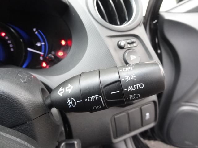 インサイトエクスクルーシブ ＸＬ　インターナビセレクト　クルコン　スマートキー　プッシュスタート　純正アルミ　ＢＴ接続　フルセグ　ＨＩＤ　Ｆフォグ　純正ナビ　ＭＴモード（17枚目）