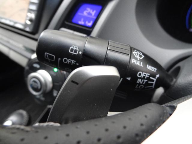 インサイトエクスクルーシブ ＸＬ　インターナビセレクト　クルコン　スマートキー　プッシュスタート　純正アルミ　ＢＴ接続　フルセグ　ＨＩＤ　Ｆフォグ　純正ナビ　ＭＴモード（19枚目）