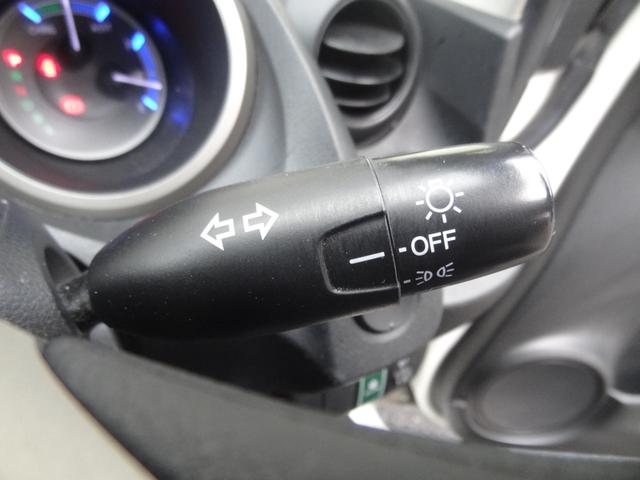 フィットハイブリッド ベースグレード クルコン バックカメラ キーレス 純正ナビ CD DVD ETC ワンセグ オートエアコン(16枚目)