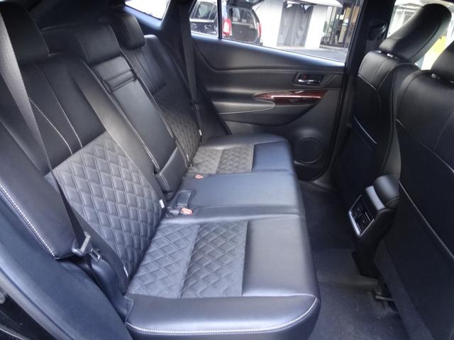 ハリアー プレミアム　アドバンスドパッケージ　大型サンルーフ　ハーフレザーシート　レーダークルコン　プリクラッシュセーフティ　レーンディパーチャーアラート　パワーリアゲート　３６０度カメラ　ＪＢＬサウンドシステム　純正マルチナビ　ＭＴモード（11枚目）