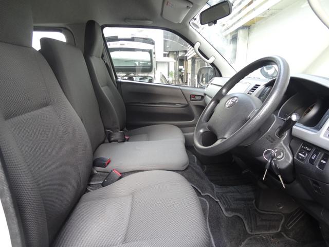 レジアスエースバン ＤＸ　車椅子仕様車　Ｂタイプ　スイングアームリフト　左側パワースライドドア　オートステップ　車椅子２基　純正ＳＤナビ　バックカメラ　Ｂｌｕｅｔｏｏｔｈ　パワーウィンドウ　コーナーセンサー　電格ミラー（15枚目）