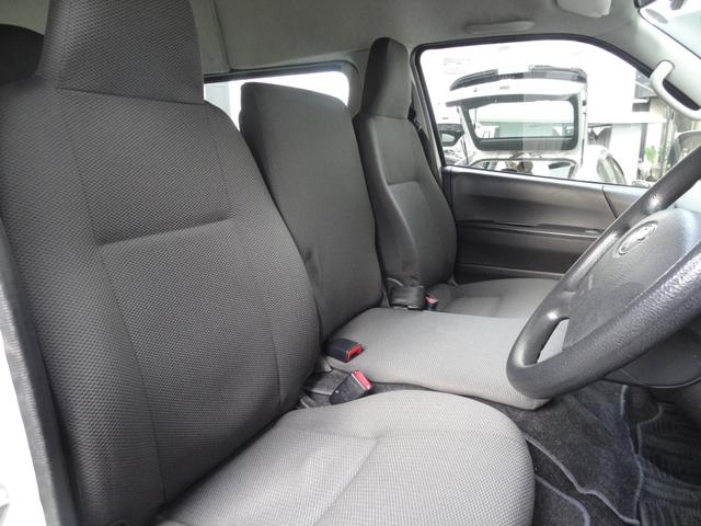 レジアスエースバン ＤＸ　車椅子仕様車　Ｂタイプ　スイングアームリフト　左側パワースライドドア　オートステップ　車椅子２基　純正ＳＤナビ　バックカメラ　Ｂｌｕｅｔｏｏｔｈ　パワーウィンドウ　コーナーセンサー　電格ミラー（16枚目）