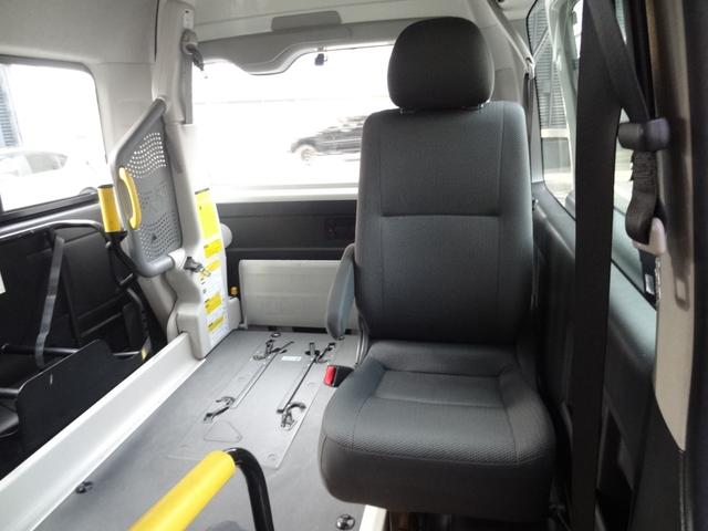 レジアスエースバン ＤＸ　車椅子仕様車　Ｂタイプ　スイングアームリフト　左側パワースライドドア　オートステップ　車椅子２基　純正ＳＤナビ　バックカメラ　Ｂｌｕｅｔｏｏｔｈ　パワーウィンドウ　コーナーセンサー　電格ミラー（20枚目）