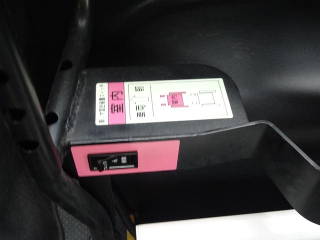 レジアスエースバン ＤＸ　車椅子仕様車　Ｂタイプ　スイングアームリフト　左側パワースライドドア　オートステップ　車椅子２基　純正ＳＤナビ　バックカメラ　Ｂｌｕｅｔｏｏｔｈ　パワーウィンドウ　コーナーセンサー　電格ミラー（23枚目）