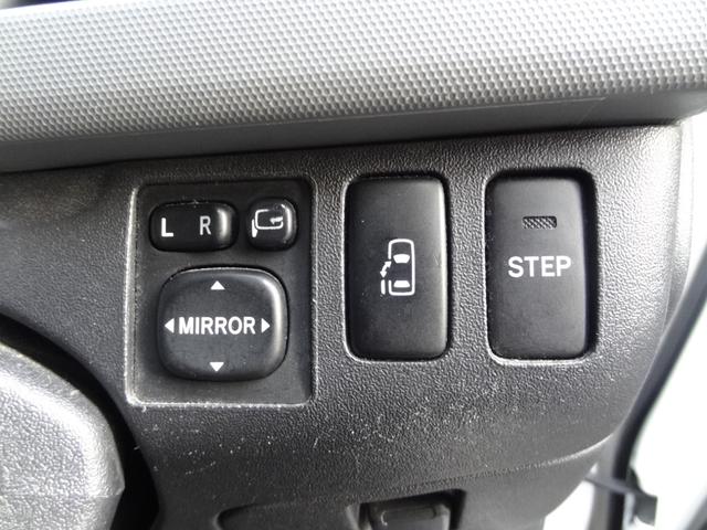 レジアスエースバン ＤＸ　車椅子仕様車　Ｂタイプ　スイングアームリフト　左側パワースライドドア　オートステップ　車椅子２基　純正ＳＤナビ　バックカメラ　Ｂｌｕｅｔｏｏｔｈ　パワーウィンドウ　コーナーセンサー　電格ミラー（28枚目）