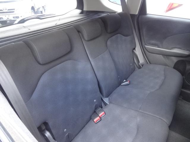 フィット Ｇスマートセレクション　ワンオーナー　点検記録簿　スマートキー　純正ナビ　ワンセグ　フルフラット　チップアップシート　ＥＴＣ（10枚目）