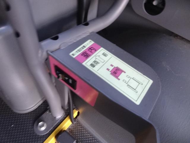 ハイエースバン ロングＤＸ車イス仕様Ｂタイプ　ルーフサイドウィンドウ無し　福祉車両　乗降用土台昇降装置　車イス電動固定装置　１０人乗り　オートステップ　左側スライドドア　集中ドアロック　純正オーディオ（32枚目）