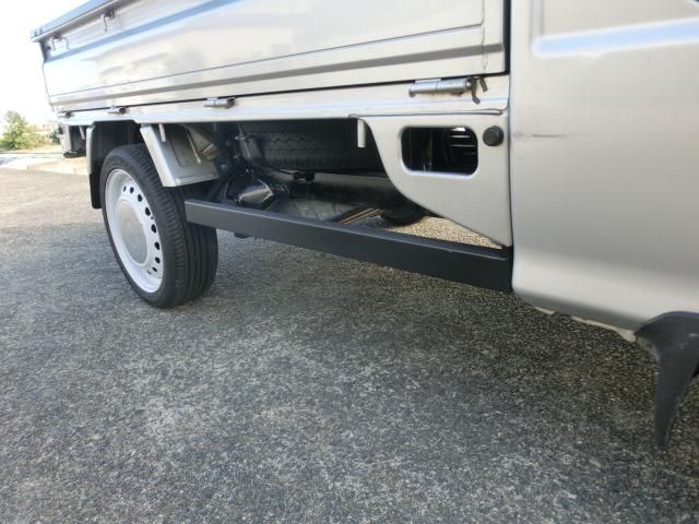 サンバートラック TB エアコン パワステ キーレス 4WD 5速マニュアル 検査R9年7月 モデストカーズ パズフェイス ワンオフルーフキャリア 15インチホイール&タイヤ ワンオフサイドバンパー 走行6万キロ シルバー(77枚目)