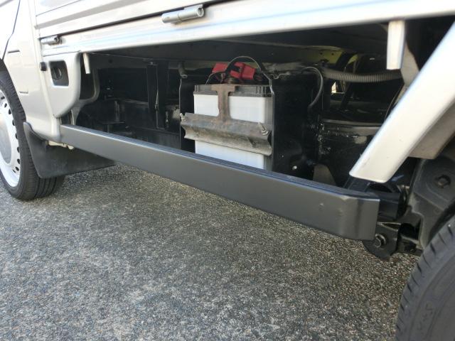 サンバートラック TB エアコン パワステ キーレス 4WD 5速マニュアル 検査R9年7月 モデストカーズ パズフェイス ワンオフルーフキャリア 15インチホイール&タイヤ ワンオフサイドバンパー 走行6万キロ シルバー(78枚目)