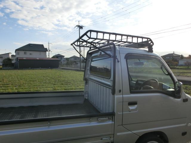 サンバートラック TB エアコン パワステ キーレス 4WD 5速マニュアル 検査R9年7月 モデストカーズ パズフェイス ワンオフルーフキャリア 15インチホイール&タイヤ ワンオフサイドバンパー 走行6万キロ シルバー(79枚目)