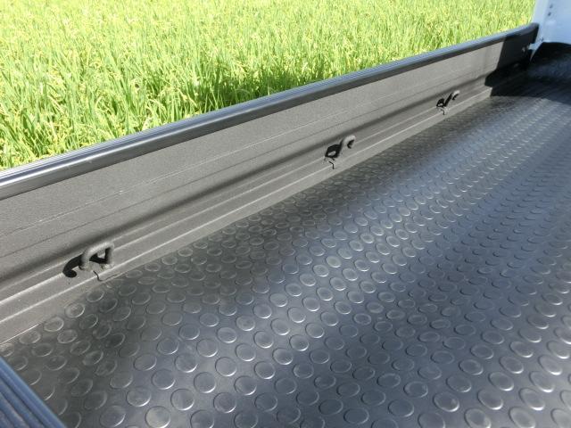 サンバートラック ＴＢ　ハイルーフキャビン載せ替え　初期型フェイス　スーパーチャージャーエンジン　低アオリ加工　ブルーボカシフロントガラス　エアコン　パワステ　エアバック　走行３．９万キロ　５速マニュアル　検Ｒ９年１２月（69枚目）