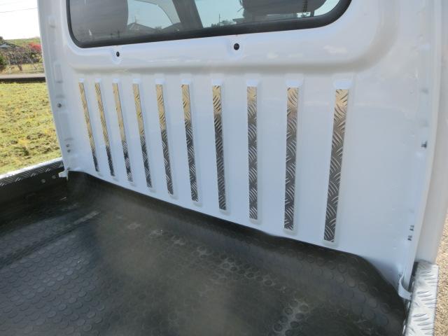 サンバートラック ＴＢ　ハイルーフキャビン載せ替え　初期型フェイス　スーパーチャージャーエンジン　低アオリ加工　ブルーボカシフロントガラス　エアコン　パワステ　エアバック　走行３．９万キロ　５速マニュアル　検Ｒ９年１２月（74枚目）