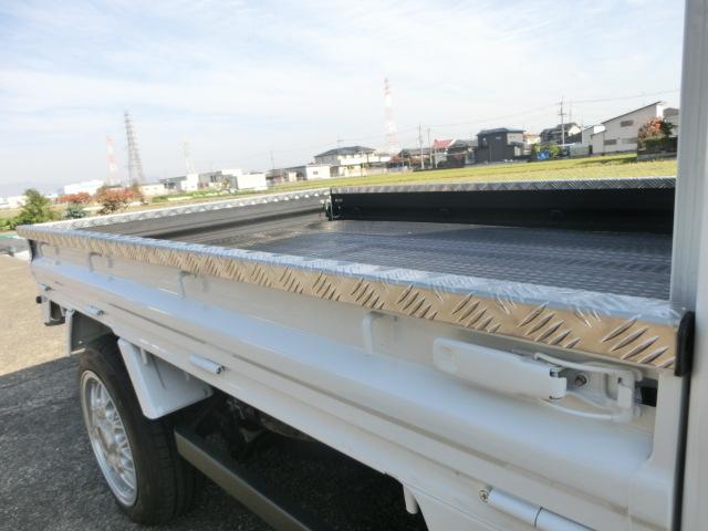 サンバートラック ＴＢ　ハイルーフキャビン載せ替え　初期型フェイス　スーパーチャージャーエンジン　低アオリ加工　ブルーボカシフロントガラス　エアコン　パワステ　エアバック　走行３．９万キロ　５速マニュアル　検Ｒ９年１２月（75枚目）