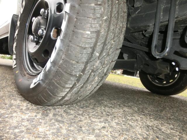 サンバーバン VB 5速マニュアル エアコン パワステ エアバック 走行8.3万キロ 最終型 ホワイトレタータイヤ(52枚目)