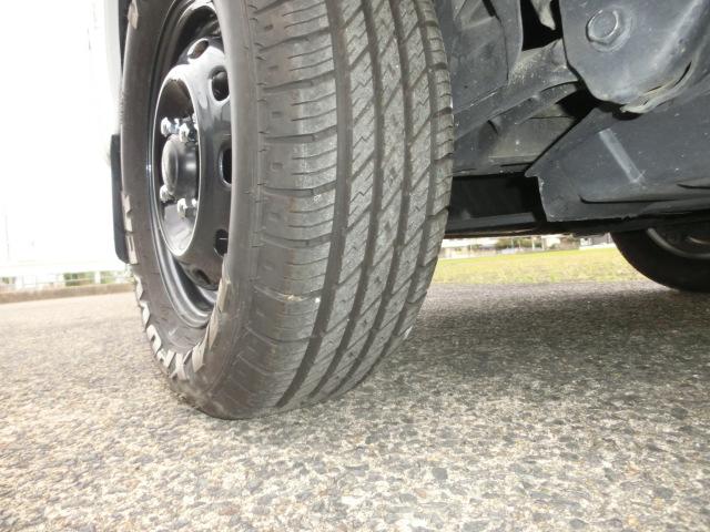 サンバーバン VB 5速マニュアル エアコン パワステ エアバック 走行8.3万キロ 最終型 ホワイトレタータイヤ(54枚目)