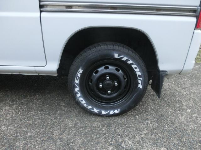 サンバーバン VB 5速マニュアル エアコン パワステ エアバック 走行8.3万キロ 最終型 ホワイトレタータイヤ(57枚目)