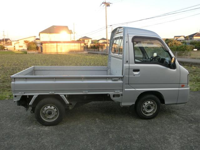 商品車は別の駐車場にて保管していますので、ご来店前には事前にご連絡頂ければ幸いです。事前連絡なしは非対応となります。