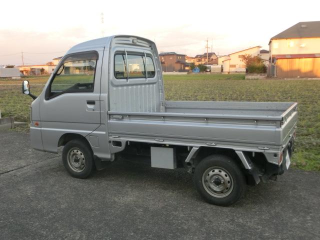 商品車は別の駐車場にて保管していますので、ご来店前には事前にご連絡頂ければ幸いです。事前連絡なしでのご来店は非対応となります。