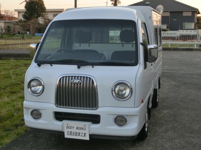 サンバートラック JA パネルバンボディ クラシックフェイス 4WD 5速マニュアル 走行8.2キロ ブルーボカシガラス エアコン パワステ キーレス エアバック バックカメラ ドアスピーカー 純正ホイール×メッキリム(15枚目)