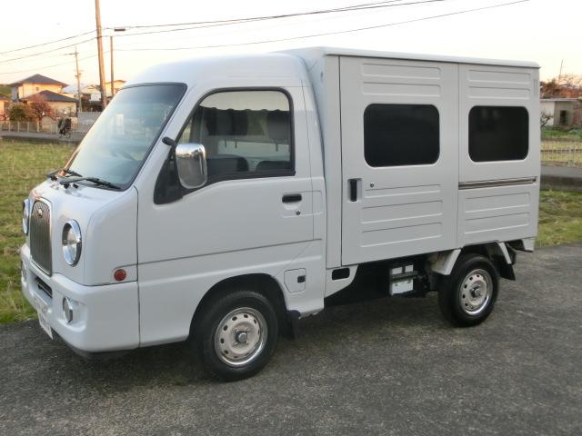 サンバートラック JA パネルバンボディ クラシックフェイス 4WD 5速マニュアル 走行8.2キロ ブルーボカシガラス エアコン パワステ キーレス エアバック バックカメラ ドアスピーカー 純正ホイール×メッキリム(18枚目)