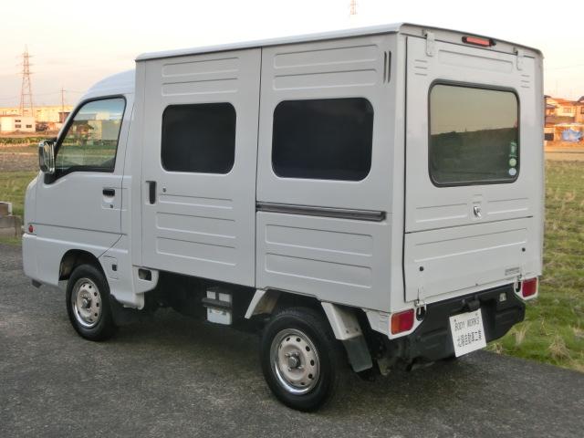 サンバートラック JA パネルバンボディ クラシックフェイス 4WD 5速マニュアル 走行8.2キロ ブルーボカシガラス エアコン パワステ キーレス エアバック バックカメラ ドアスピーカー 純正ホイール×メッキリム(23枚目)