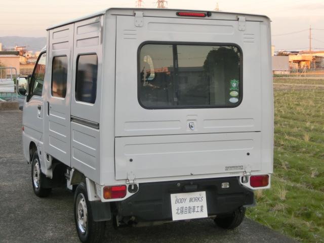 サンバートラック JA パネルバンボディ クラシックフェイス 4WD 5速マニュアル 走行8.2キロ ブルーボカシガラス エアコン パワステ キーレス エアバック バックカメラ ドアスピーカー 純正ホイール×メッキリム(25枚目)