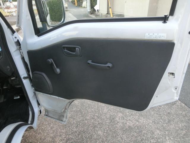 サンバートラック JA パネルバンボディ クラシックフェイス 4WD 5速マニュアル 走行8.2キロ ブルーボカシガラス エアコン パワステ キーレス エアバック バックカメラ ドアスピーカー 純正ホイール×メッキリム(29枚目)