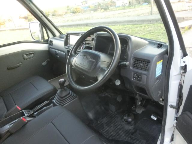 サンバートラック JA パネルバンボディ クラシックフェイス 4WD 5速マニュアル 走行8.2キロ ブルーボカシガラス エアコン パワステ キーレス エアバック バックカメラ ドアスピーカー 純正ホイール×メッキリム(30枚目)