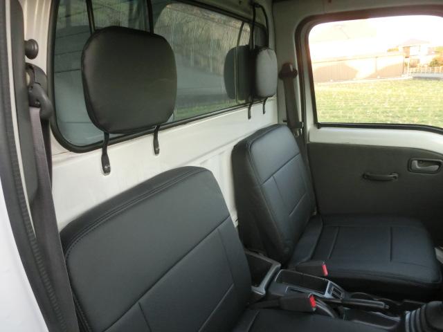 サンバートラック JA パネルバンボディ クラシックフェイス 4WD 5速マニュアル 走行8.2キロ ブルーボカシガラス エアコン パワステ キーレス エアバック バックカメラ ドアスピーカー 純正ホイール×メッキリム(31枚目)