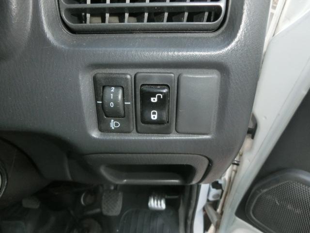 サンバートラック JA パネルバンボディ クラシックフェイス 4WD 5速マニュアル 走行8.2キロ ブルーボカシガラス エアコン パワステ キーレス エアバック バックカメラ ドアスピーカー 純正ホイール×メッキリム(37枚目)