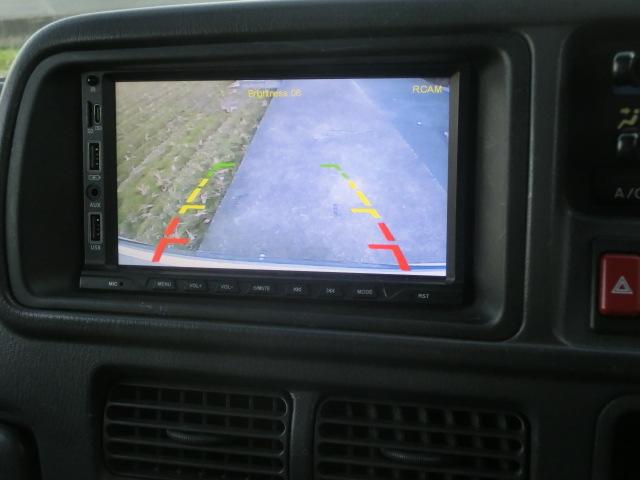 サンバートラック JA パネルバンボディ クラシックフェイス 4WD 5速マニュアル 走行8.2キロ ブルーボカシガラス エアコン パワステ キーレス エアバック バックカメラ ドアスピーカー 純正ホイール×メッキリム(41枚目)