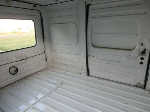 サンバートラック JA パネルバンボディ クラシックフェイス 4WD 5速マニュアル 走行8.2キロ ブルーボカシガラス エアコン パワステ キーレス エアバック バックカメラ ドアスピーカー 純正ホイール×メッキリム(44枚目)