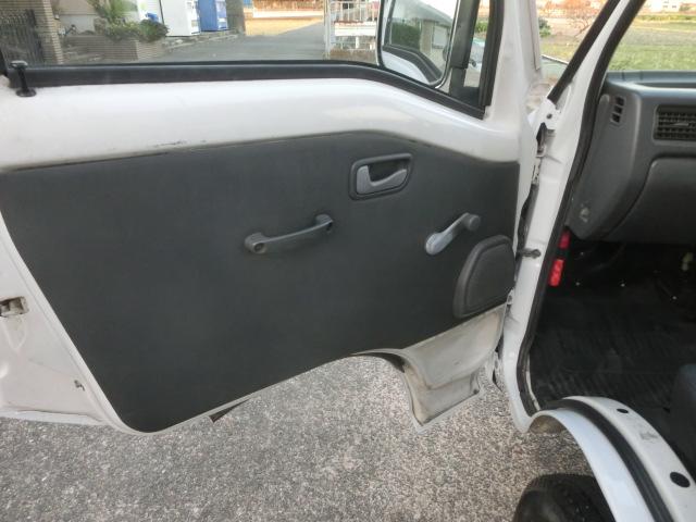 サンバートラック JA パネルバンボディ クラシックフェイス 4WD 5速マニュアル 走行8.2キロ ブルーボカシガラス エアコン パワステ キーレス エアバック バックカメラ ドアスピーカー 純正ホイール×メッキリム(46枚目)