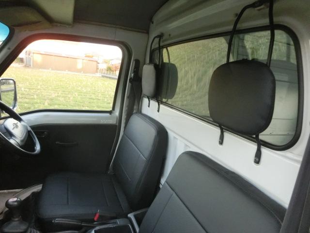 サンバートラック JA パネルバンボディ クラシックフェイス 4WD 5速マニュアル 走行8.2キロ ブルーボカシガラス エアコン パワステ キーレス エアバック バックカメラ ドアスピーカー 純正ホイール×メッキリム(48枚目)