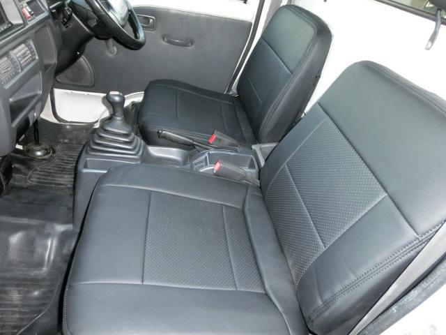 サンバートラック JA パネルバンボディ クラシックフェイス 4WD 5速マニュアル 走行8.2キロ ブルーボカシガラス エアコン パワステ キーレス エアバック バックカメラ ドアスピーカー 純正ホイール×メッキリム(49枚目)