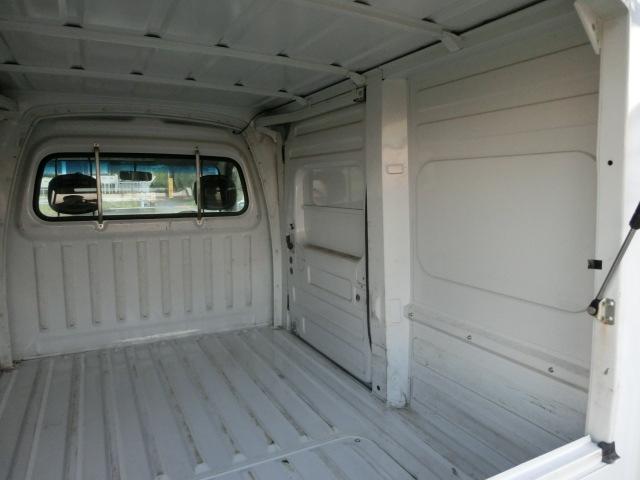 サンバートラック JA パネルバンボディ クラシックフェイス 4WD 5速マニュアル 走行8.2キロ ブルーボカシガラス エアコン パワステ キーレス エアバック バックカメラ ドアスピーカー 純正ホイール×メッキリム(52枚目)