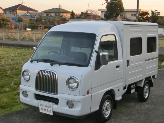 サンバートラック JA パネルバンボディ クラシックフェイス 4WD 5速マニュアル 走行8.2キロ ブルーボカシガラス エアコン パワステ キーレス エアバック バックカメラ ドアスピーカー 純正ホイール×メッキリム(76枚目)