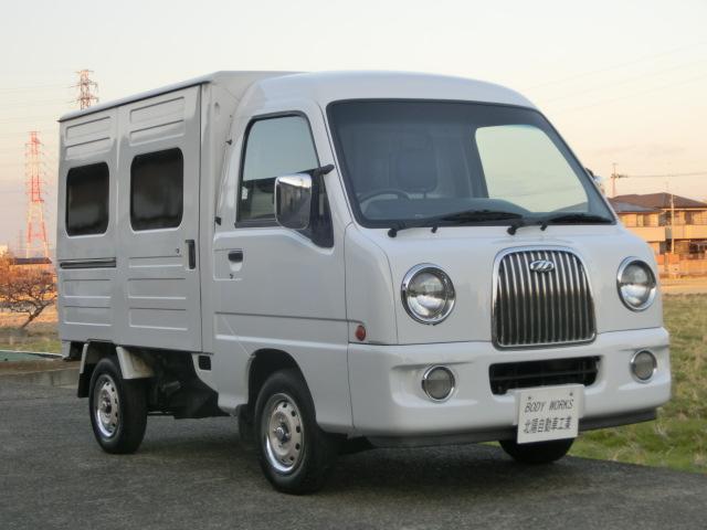 サンバートラック JA パネルバンボディ クラシックフェイス 4WD 5速マニュアル 走行8.2キロ ブルーボカシガラス エアコン パワステ キーレス エアバック バックカメラ ドアスピーカー 純正ホイール×メッキリム(77枚目)