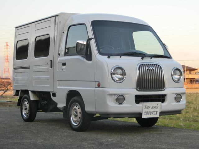 サンバートラック JA パネルバンボディ クラシックフェイス 4WD 5速マニュアル 走行8.2キロ ブルーボカシガラス エアコン パワステ キーレス エアバック バックカメラ ドアスピーカー 純正ホイール×メッキリム(79枚目)